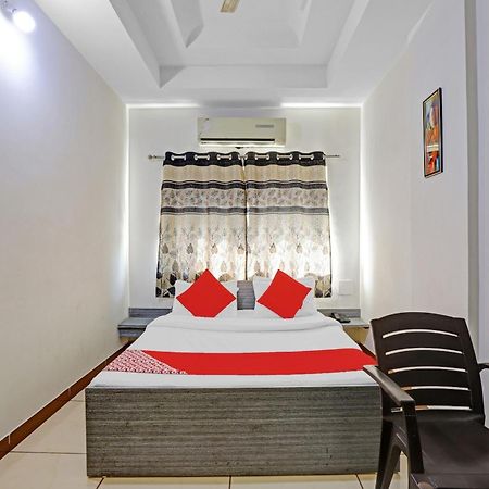 Hotel Velvet Раджкот Экстерьер фото