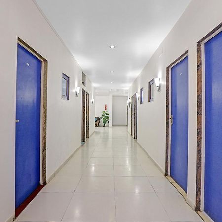 Hotel Velvet Раджкот Экстерьер фото