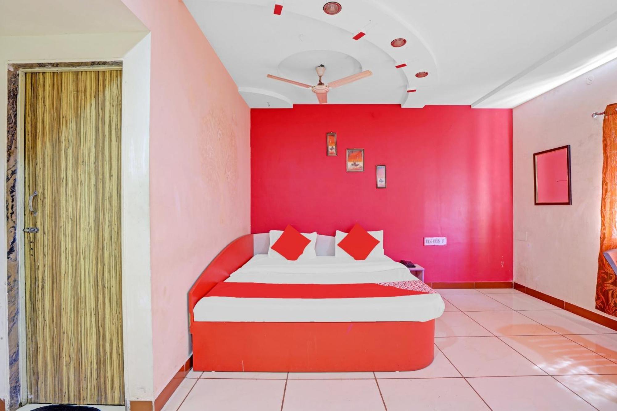 Hotel Velvet Раджкот Экстерьер фото