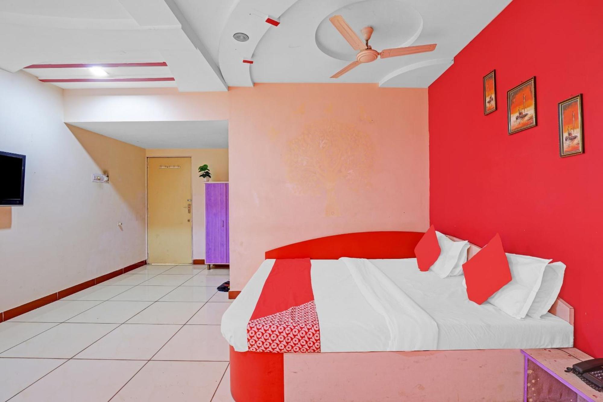 Hotel Velvet Раджкот Экстерьер фото