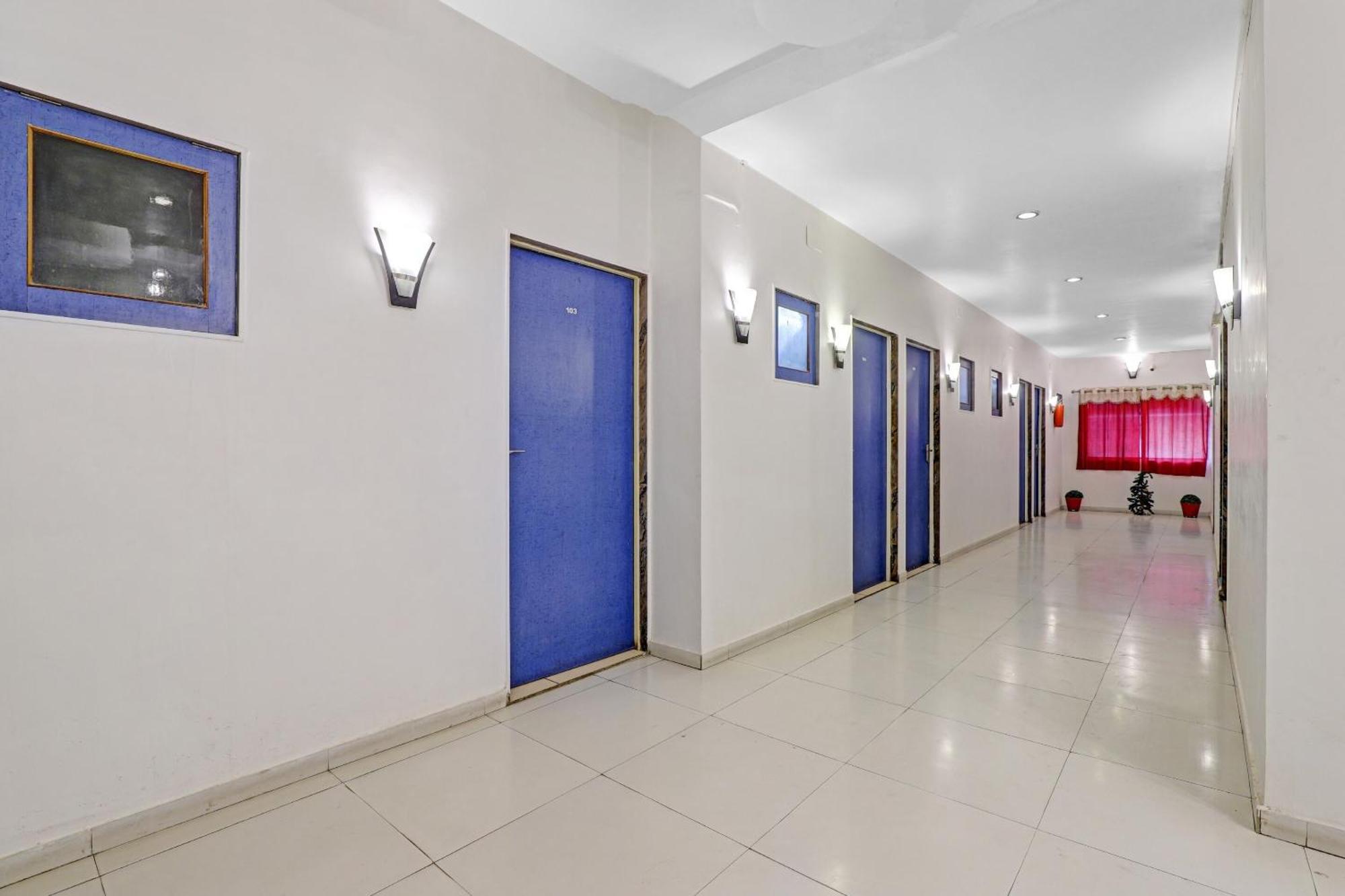 Hotel Velvet Раджкот Экстерьер фото