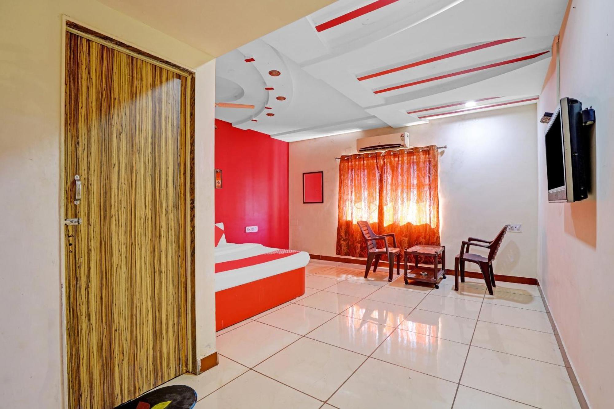 Hotel Velvet Раджкот Экстерьер фото