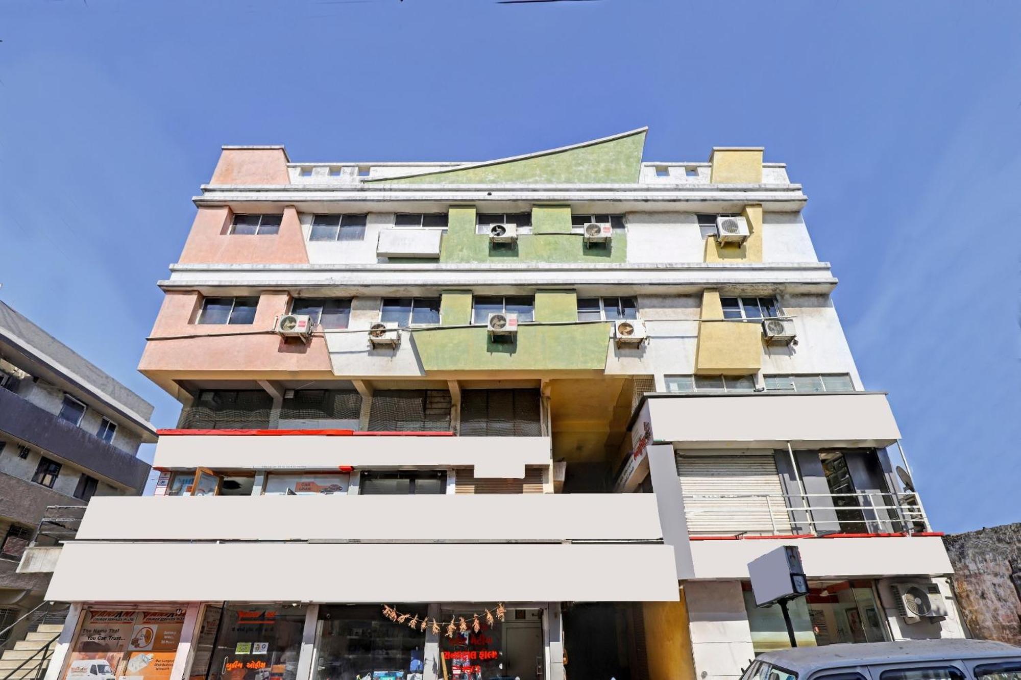 Hotel Velvet Раджкот Экстерьер фото