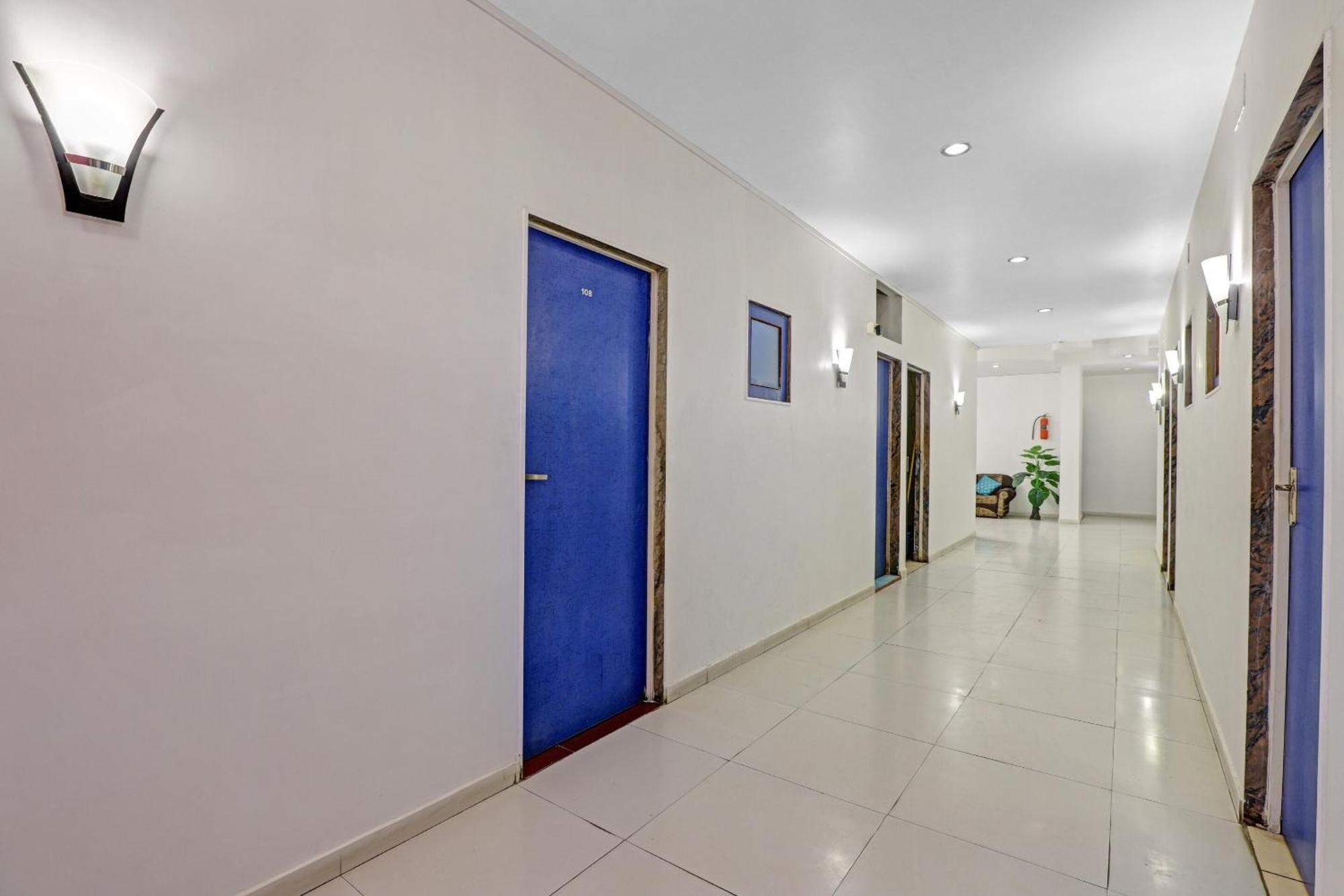 Hotel Velvet Раджкот Экстерьер фото