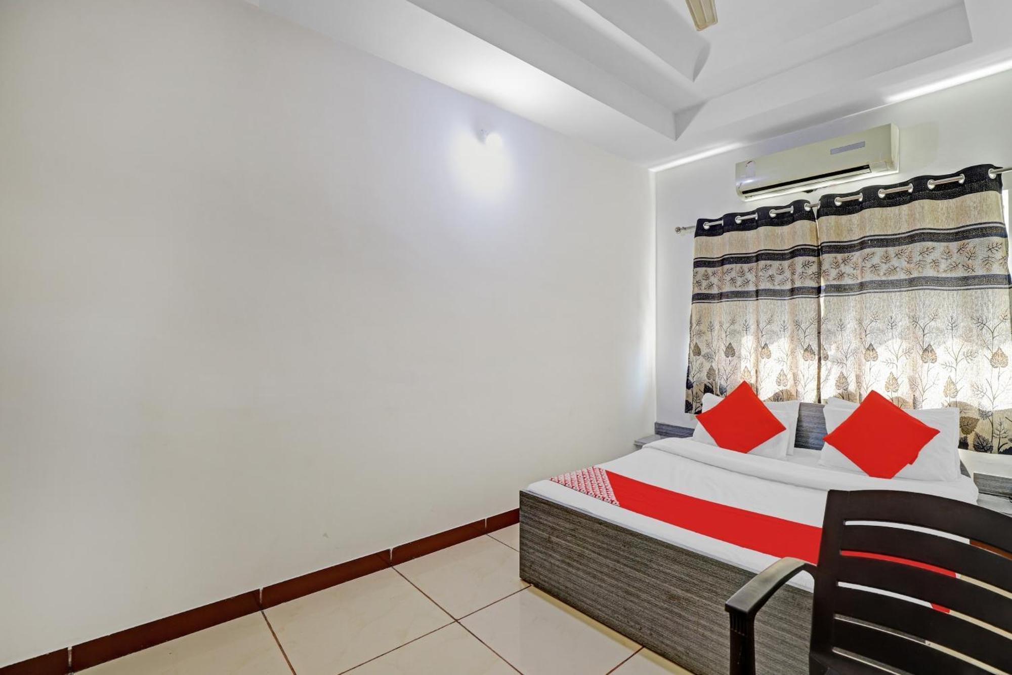 Hotel Velvet Раджкот Экстерьер фото